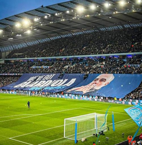 庆祝瓜帅执教生涯1000场里程碑，赛前阿提哈德展示特别TIFO