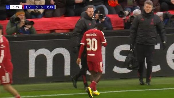 开场不久，弗林蓬拉伤被远藤航替换下场插图