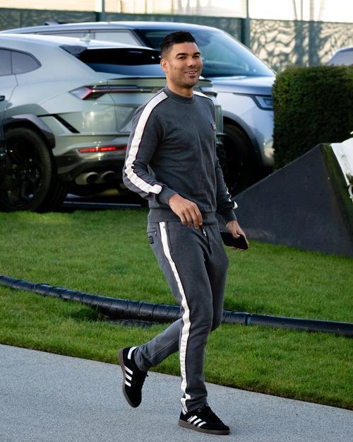 曼联周三卡林顿基地训练日，社媒晒球员OOTD