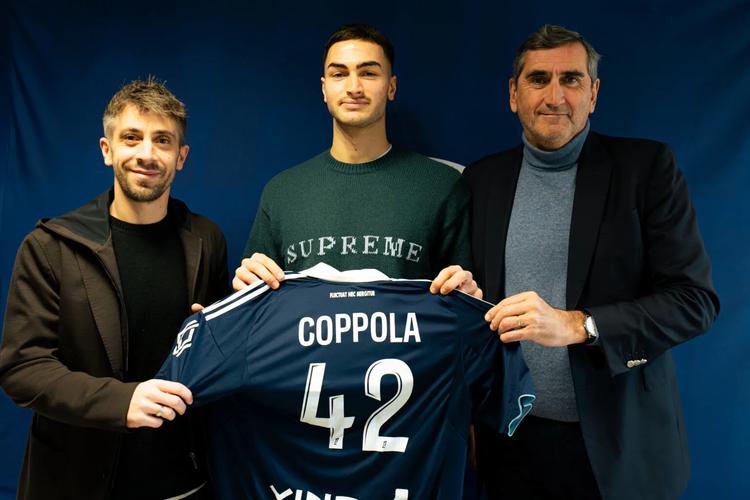 官方：布莱顿后卫科波拉租借加盟巴黎FC，租期至本赛季结束插图